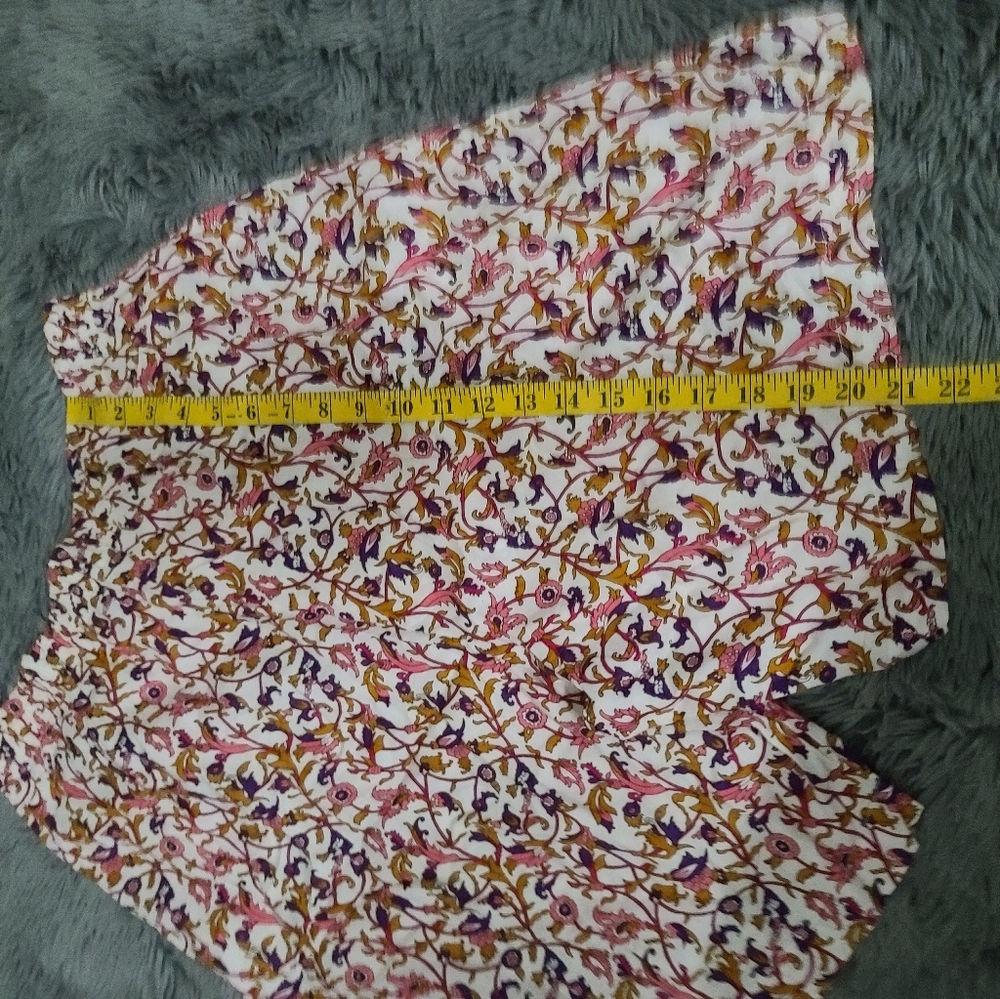 Shorts - Picture 6 of 7